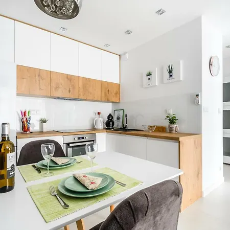 M&R Apartament Airport&Business Deluxe Cybernetyki 17 - Underground Garage - Free Wifi - Netflix - Air Conditioning - Self Check-In, Close By Chopin Airport Varsavia Esterno foto