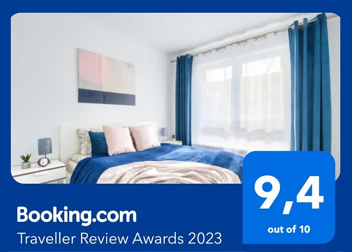 M&R Apartament Airport&Business Deluxe Cybernetyki 17 - Underground Garage - Free Wifi - Netflix - Air Conditioning - Self Check-In, Close By Chopin Airport