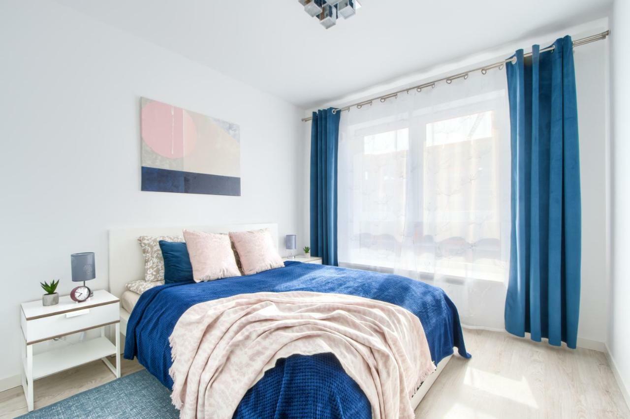 M&r Airport&business Deluxe Cybernetyki 17 - Underground Garage - Free Wifi - Netflix - Air Conditioning - Self Check-in, Close By Chopin Airport Appartamento *