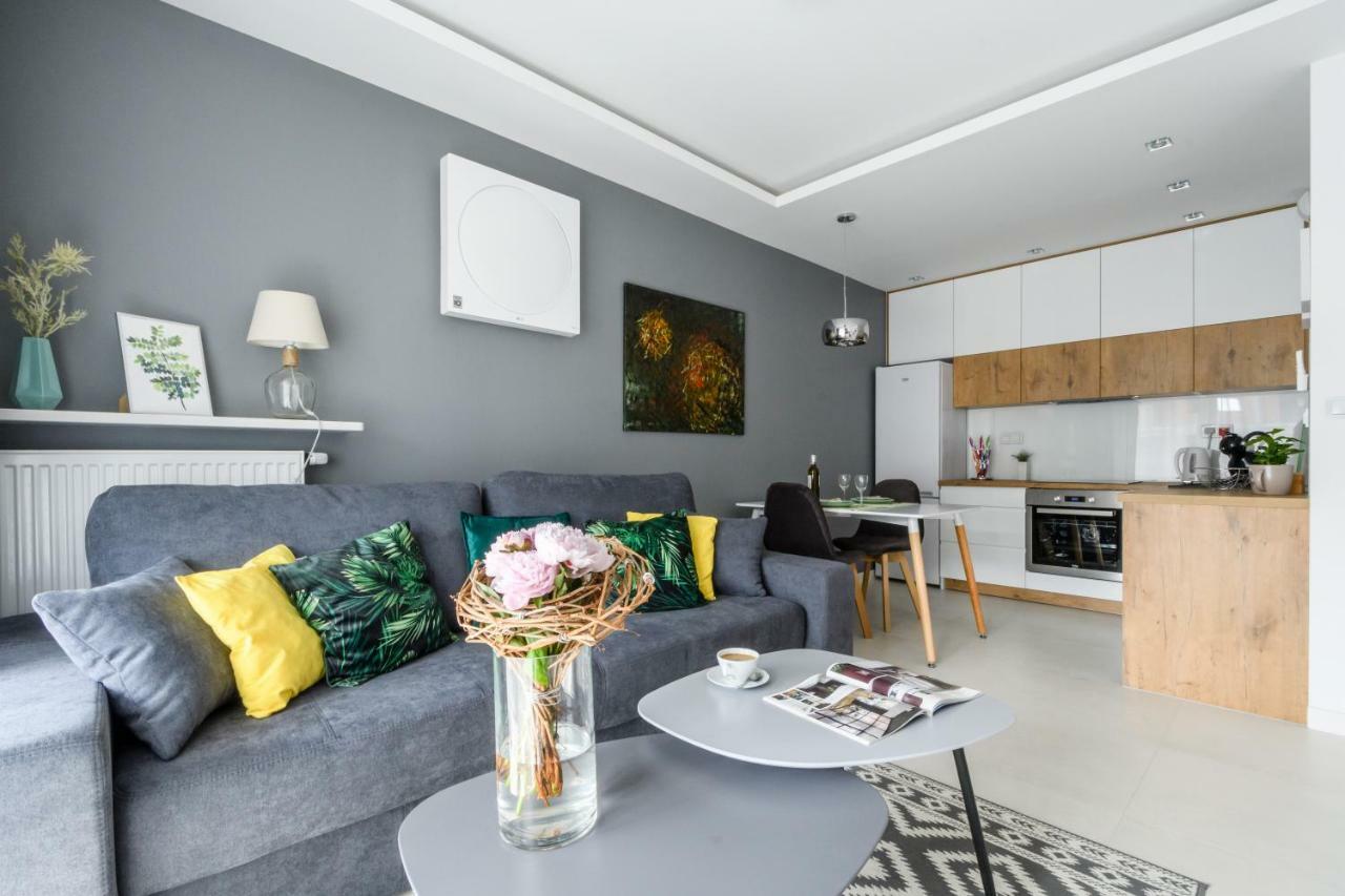 M&r Airport&business Deluxe Cybernetyki 17 - Underground Garage - Free Wifi - Netflix - Air Conditioning - Self Check-in, Close By Chopin Airport * Varsavia