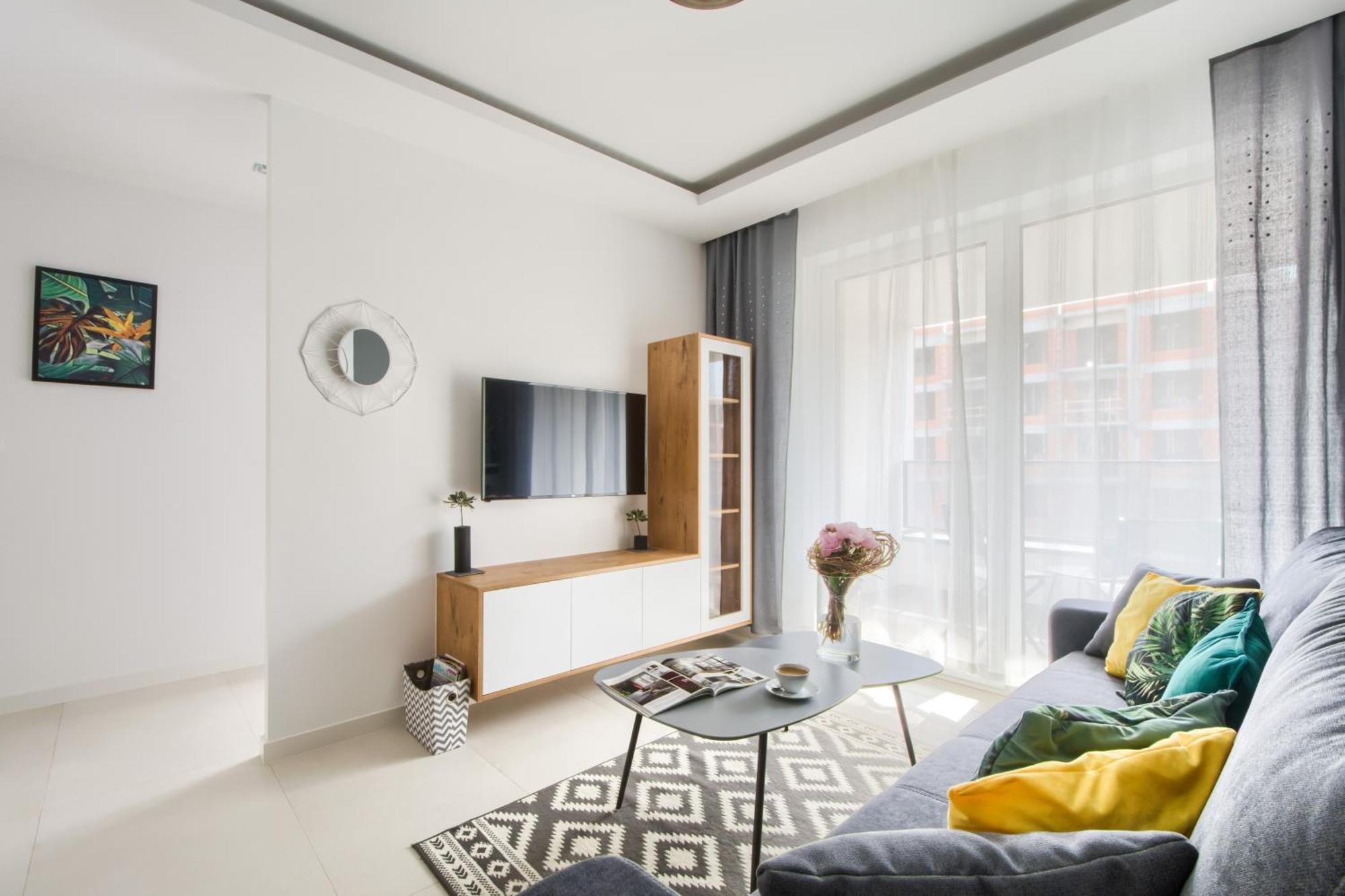 M&r Airport&business Deluxe Cybernetyki 17 - Underground Garage - Free Wifi - Netflix - Air Conditioning - Self Check-in, Close By Chopin Airport Appartamento