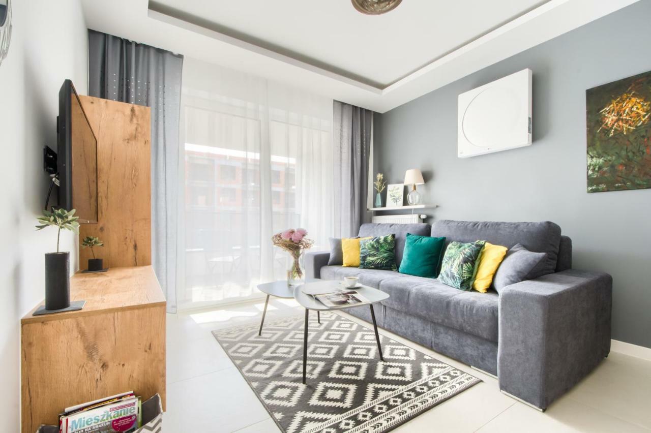 M&r Airport&business Deluxe Cybernetyki 17 - Underground Garage - Free Wifi - Netflix - Air Conditioning - Self Check-in, Close By Chopin Airport Appartamento Varsavia