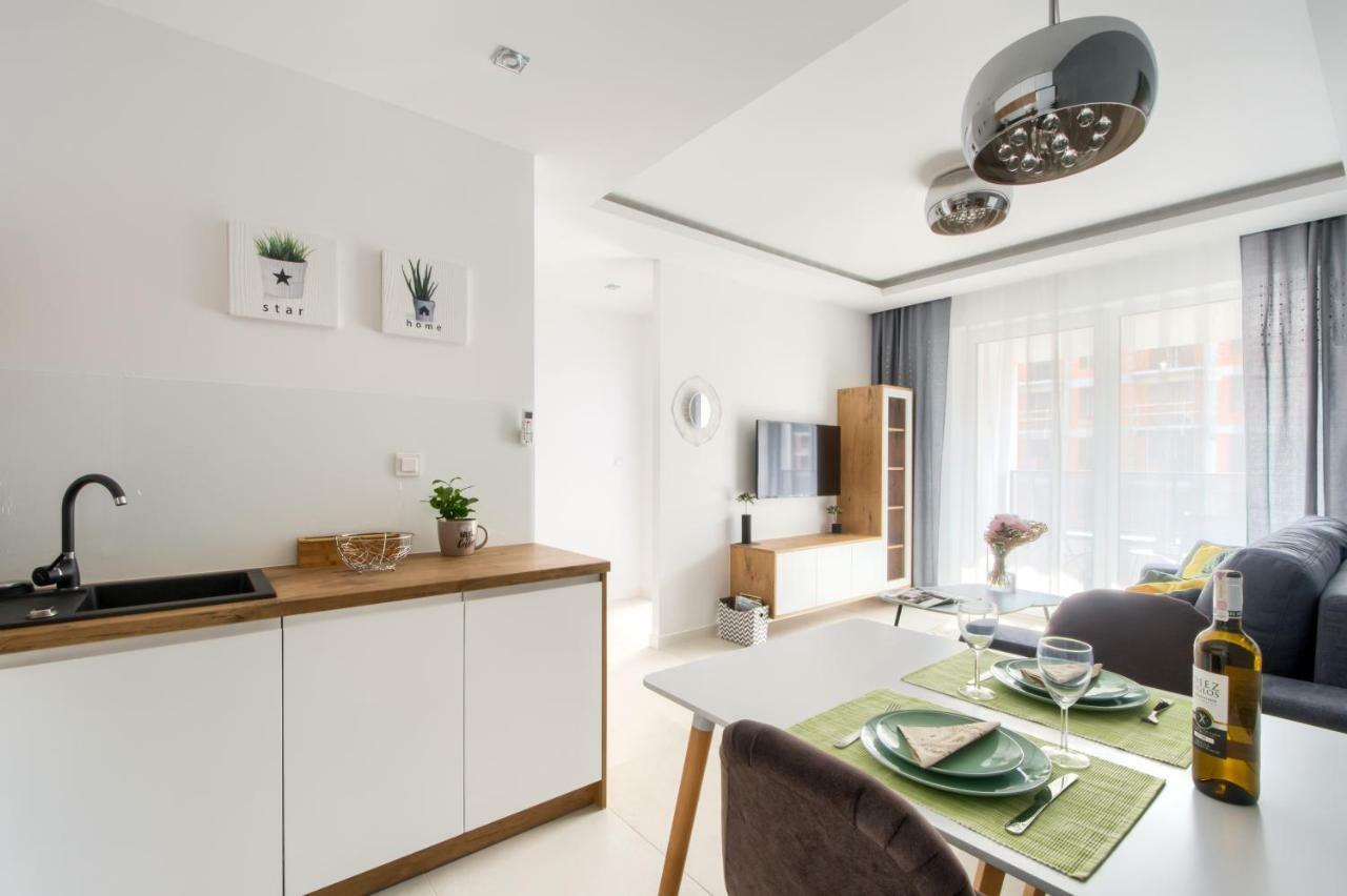M&r Airport&business Deluxe Cybernetyki 17 - Underground Garage - Free Wifi - Netflix - Air Conditioning - Self Check-in, Close By Chopin Airport Appartamento