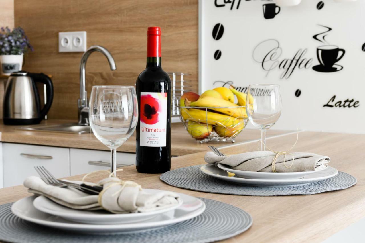 Appartamento M&r Airport&business Deluxe Cybernetyki 17 - Underground Garage - Free Wifi - Netflix - Air Conditioning - Self Check-in, Close By Chopin Airport *