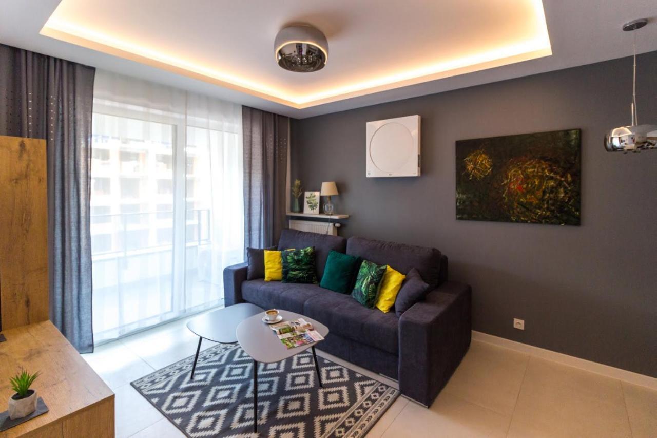 Appartamento M&r Airport&business Deluxe Cybernetyki 17 - Underground Garage - Free Wifi - Netflix - Air Conditioning - Self Check-in, Close By Chopin Airport Varsavia